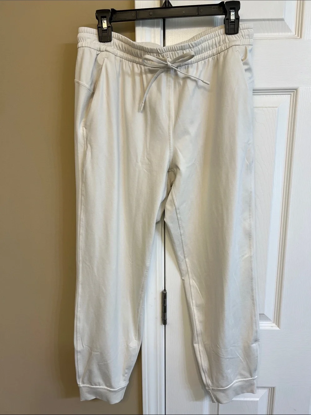 Lululemon Soft Jersey Classic-Fit Mid-Rise Jogger , Size 8, Mojave tan/Ivory